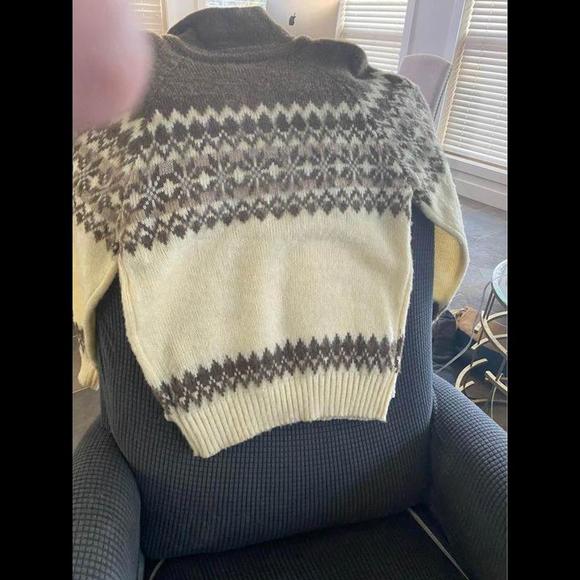 VINTAGE Thunderbird Women’s L Sweater (I would say M) in very good condition .d - Picture 2 of 5